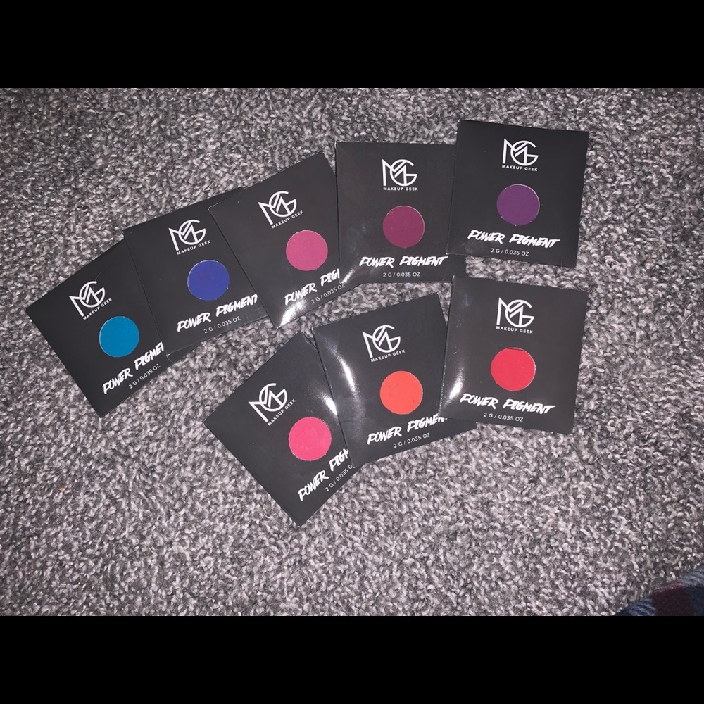 Makeupgeek power pigment shadows 
Brand new
No longer available